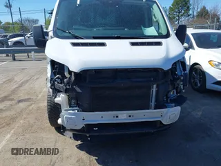 2020 Ford Transit Cargo z VIN 1FTBR1Y84LKB79621, wystawiony jako IAAI lot #41802213 z przebiegiem 89 167 mil mil oraz . Historia ofert i sprzedaży dostępna na DreamBid. Obrazek 6.
