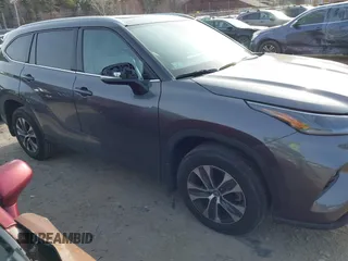 2022 Toyota Highlander XLE with VIN 5TDHZRBH6NS561484, listed as a IAAI auction lot 41938305 with 32,450 mi miles and . Bid and sale history available at DreamBid. Image 14.