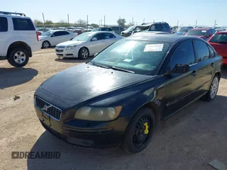 2005 Volvo S40 with VIN YV1MS682952077556, listed as a IAAI auction lot 41664901 with 1 mi miles. Bid and sale history available at carsss.com. Image 2.