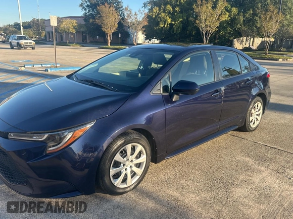 2021 Toyota Corolla LE with VIN JTDEPMAE3MJ123908, listed as a Copart auction lot 77035554 with 45,056 mi miles and Clean Title. Bid and sale history available at DreamBid. Image 2.