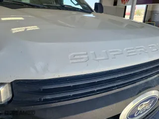 2019 Ford Super Duty F-250 SRW XL with VIN 1FT7X2B66KEF57461, listed as a IAAI auction lot 42133586 with 143,533 mi miles. Bid and sale history available at carsss.com. Image 1.