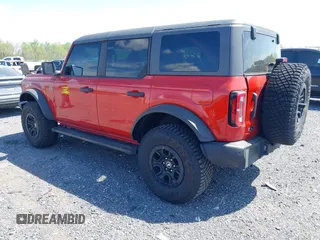 2022 Ford Bronco z VIN 1FMEE5DP3NLB42355, wystawiony jako IAAI lot #42084720 z przebiegiem 35 183 mil mil oraz . Historia ofert i sprzedaży dostępna na DreamBid. Obrazek 3.