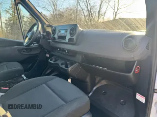 2019 Freightliner Sprinter z VIN WDRPF1CD0KT009249, wystawiony jako Copart lot #45033195 z przebiegiem Nie podano mil oraz Szkody całkowita. Historia ofert i sprzedaży dostępna na DreamBid. Obrazek 9.