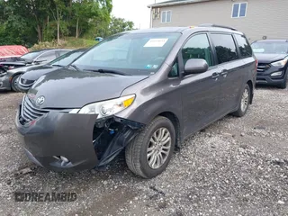 2012 Toyota Sienna XLE AAS z VIN 5TDYK3DC5CS224787, wystawiony jako IAAI lot #42519653 z przebiegiem 139 062 mil mil oraz . Historia ofert i sprzedaży dostępna na DreamBid. Obrazek 2.