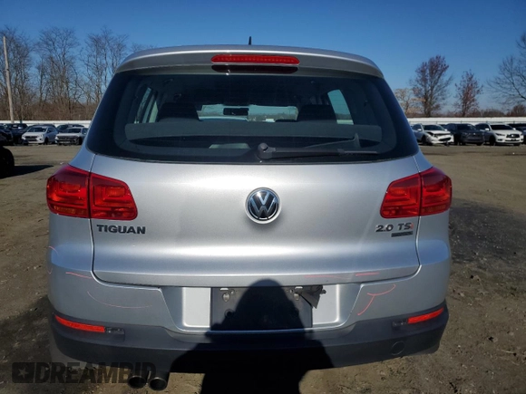2013 Volkswagen Tiguan S z VIN WVGBV3AX6DW611477, wystawiony jako Copart lot #82567264 z przebiegiem 139 210 mil mil oraz Szkoda całkowita • Salvage title. Historia ofert i sprzedaży dostępna na DreamBid. Obrazek 6.