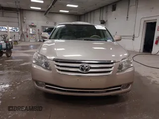 2007 Toyota Avalon XL z VIN 4T1BK36B17U232618, wystawiony jako IAAI lot #41633305 z przebiegiem 171 971 mil mil oraz . Historia ofert i sprzedaży dostępna na DreamBid. Obrazek 12.