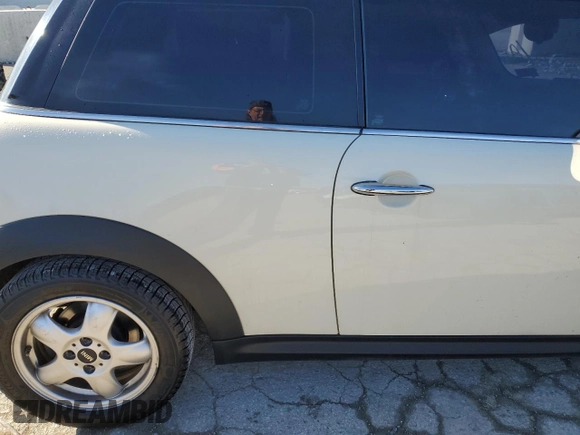 2011 MINI Hardtop с VIN WMWSU3C59BT099244, выставлен на аукционе Copart как лот 43682064 с пробегом 168 133 миль миль и Чистый • Clean title. История ставок и продаж доступна на DreamBid. Изображение 10.