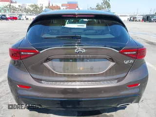 2018 Infiniti QX30 Premium with VIN SJKCH5CP5JA054091, listed as a IAAI auction lot 42471932 with 28,713 mi miles and . Bid and sale history available at DreamBid. Image 17.