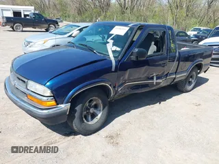 2002 Chevrolet S-10 LS with VIN 1GCCS19W328199974, listed as a IAAI auction lot 41986953 with 194,097 mi miles. Bid and sale history available at carsss.com. Image 2.