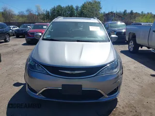 2018 Chrysler Pacifica Touring L Plus z VIN 2C4RC1EGXJR101757, wystawiony jako IAAI lot #42142946 z przebiegiem 83 314 mil mil oraz . Historia ofert i sprzedaży dostępna na DreamBid. Obrazek 12.