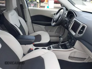 2017 Jeep Compass Latitude z VIN 3C4NJCBB4HT668787, wystawiony jako IAAI lot #41341341 z przebiegiem 86 026 mil mil oraz . Historia ofert i sprzedaży dostępna na DreamBid. Obrazek 5.
