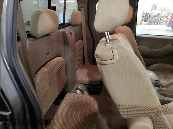 2008 Nissan Frontier SE z VIN 1N6AD06WX8C401437, wystawiony jako Copart lot #59941525 z przebiegiem 132 721 mil mil oraz Szkoda całkowita • Salvage title. Historia ofert i sprzedaży dostępna na DreamBid. Obrazek 10.
