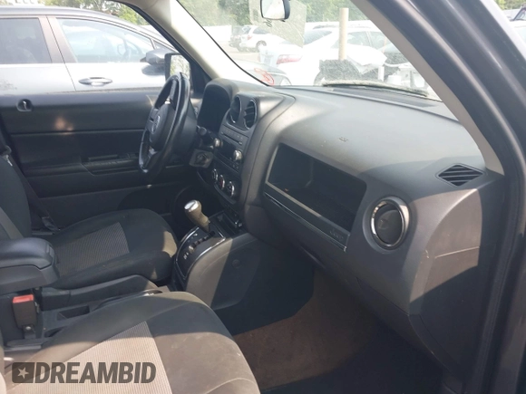 2014 Jeep Patriot Latitude z VIN 1C4NJPFA9ED763968, wystawiony jako IAAI lot #42395766 z przebiegiem 134 504 mil mil oraz . Historia ofert i sprzedaży dostępna na DreamBid. Obrazek 5.