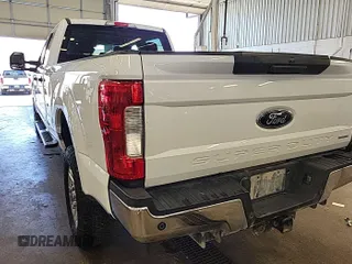 2018 Ford F-350 Platinum z VIN 1FT7W3B60JEB74719, wystawiony jako IAAI lot #42511159 z przebiegiem 121 703 mil mil oraz . Historia ofert i sprzedaży dostępna na DreamBid. Obrazek 10.