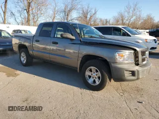2008 Dodge Dakota SXT z VIN 1D7HW38K48S525576, wystawiony jako Copart lot #84548714 z przebiegiem 107 841 mil mil oraz Szkoda całkowita • Salvage title. Historia ofert i sprzedaży dostępna na DreamBid. Obrazek 4.