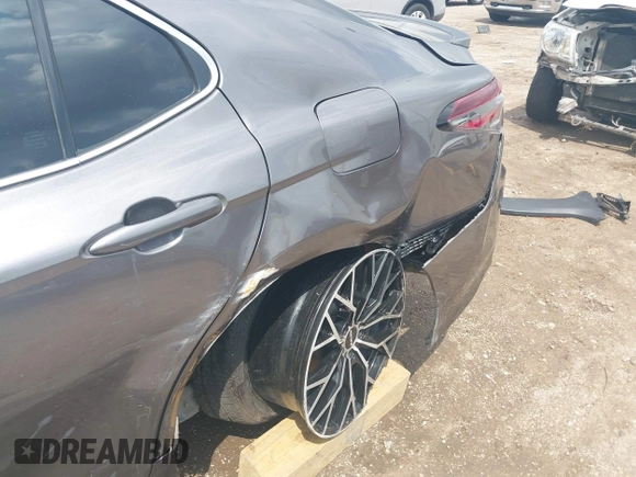 2023 Toyota Camry LE z VIN 4T1C11AK8PU132325, wystawiony jako IAAI lot #42093856 z przebiegiem 29 115 mil mil oraz . Historia ofert i sprzedaży dostępna na DreamBid. Obrazek 6.