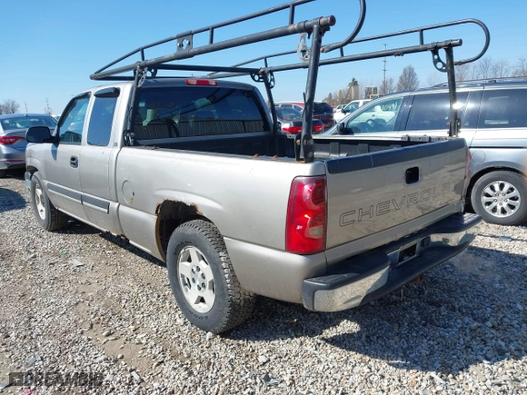 2003 Chevrolet Silverado 1500 LS with VIN 2GCEC19XX31393503, listed as a IAAI auction lot 41872530 with 392,529 mi miles. Bid and sale history available at carsss.com. Image 3.