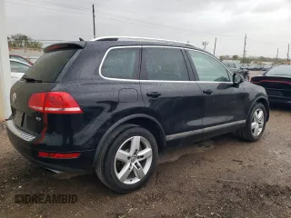 2013 Volkswagen Touareg Lux with VIN WVGEF9BP0DD002814, listed as a Copart auction lot 83015434 with 143,320 mi miles and Salvage Title. Bid and sale history available at DreamBid. Image 3.