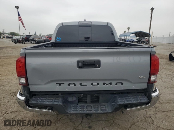2018 Toyota Tacoma SR5 z VIN 3TMAZ5CN8JM063442, wystawiony jako Copart lot #55141725 z przebiegiem 110 926 mil mil oraz Szkoda całkowita • Salvage title. Historia ofert i sprzedaży dostępna na DreamBid. Obrazek 6.