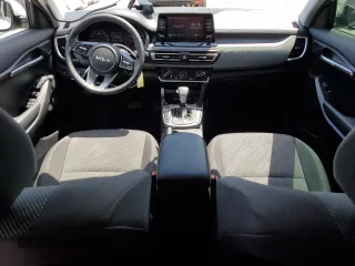 2023 Kia Seltos LX z VIN KNDEPCAA4P7377197, wystawiony jako Copart lot #54430015 z przebiegiem 37 693 mil mil oraz Szkoda całkowita • Salvage title. Historia ofert i sprzedaży dostępna na DreamBid. Obrazek 8.