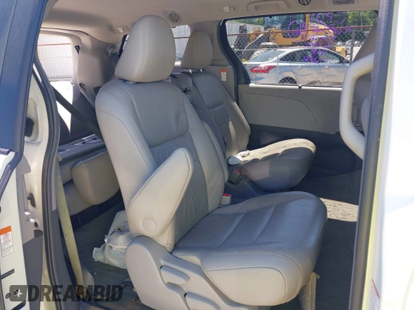2015 Toyota Sienna XLE с VIN 5TDYK3DC6FS652923, выставлен на аукционе IAAI как лот 42309984 с пробегом 111 737 миль миль и . История ставок и продаж доступна на DreamBid. Изображение 8.