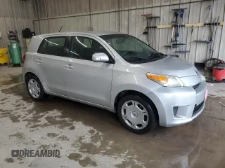2008 Scion xD z VIN JTKKU10408J000648, wystawiony jako Copart lot #56915325 z przebiegiem 211 280 mil mil oraz Szkody całkowita. Historia ofert i sprzedaży dostępna na DreamBid. Obrazek 4.