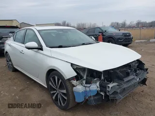2019 Nissan Altima 2.5 Platinum with VIN 1N4BL4FV9KC112037, listed as a IAAI auction lot 41912037 with 88,484 mi miles. Bid and sale history available at carsss.com. Image 1.