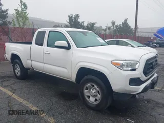 2023 Toyota Tacoma SR z VIN 3TYRZ5CN1PT037202, wystawiony jako IAAI lot #41896502 z przebiegiem 45 568 mil mil oraz . Historia ofert i sprzedaży dostępna na DreamBid. Obrazek 1.
