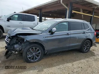 2024 Volkswagen Tiguan SE z VIN 3VV3B7AX4RM017861, wystawiony jako Copart lot #50341165 z przebiegiem 8 439 mil mil oraz Szkoda całkowita • Salvage title. Historia ofert i sprzedaży dostępna na DreamBid. Obrazek 1.