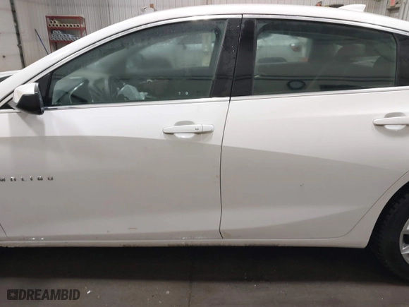 2019 Chevrolet Malibu LT with VIN 1G1ZD5ST8KF196424, listed as a IAAI auction lot 41181038 with 116,735 mi miles. Bid and sale history available at carsss.com. Image 14.