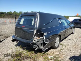 2003 Lincoln Town Car z VIN 1LJFM81WX3Y681139, wystawiony jako Copart lot #49991105 z przebiegiem 85 206 mil mil oraz Czysty tytuł • Clean title. Historia ofert i sprzedaży dostępna na DreamBid. Obrazek 3.