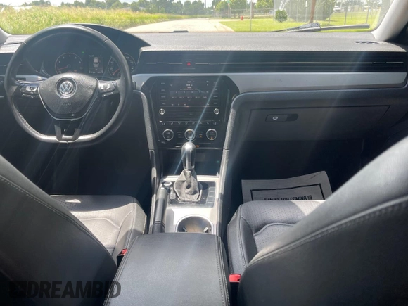 2020 Volkswagen Passat SE z VIN 1VWSA7A30LC007425, wystawiony jako Copart lot #62712615 z przebiegiem 117 196 mil mil oraz Czysty tytuł • Clean title. Historia ofert i sprzedaży dostępna na DreamBid. Obrazek 9.