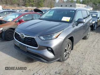 2022 Toyota Highlander XLE with VIN 5TDHZRBH6NS561484, listed as a IAAI auction lot 41938305 with 32,450 mi miles and . Bid and sale history available at DreamBid. Image 18.