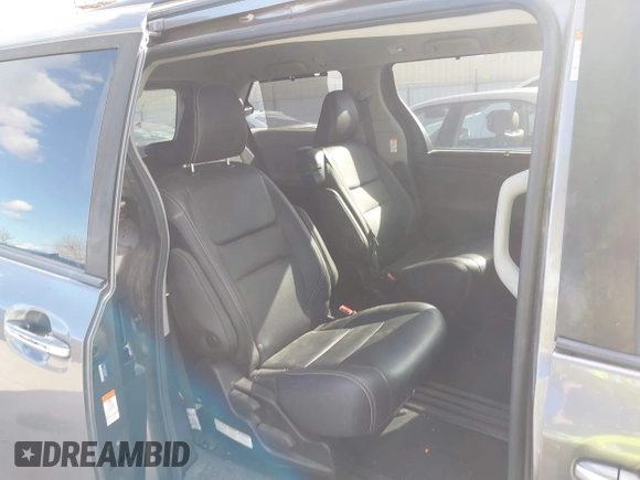 2020 Toyota Sienna SE with VIN 5TDXZ3DC7LS031564, listed as a IAAI auction lot 41710500 with 38,559 mi miles. Bid and sale history available at carsss.com. Image 8.