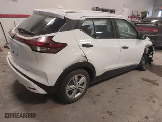 2021 Nissan Kicks S with VIN 3N1CP5BVXML479103, listed as a IAAI auction lot 41827652 with 110,394 mi miles. Bid and sale history available at carsss.com. Image 4.