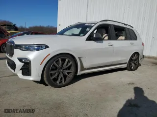 2021 BMW X7 M50i with VIN 5UXCX6C07M9E62761, listed as a Copart auction lot 49589045 with 31,127 mi miles and Salvage Title. Bid and sale history available at carsss.com. Image 1.