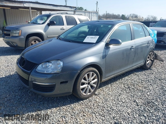 2010 Volkswagen Jetta SE z VIN 3VWRX7AJ0AM055031, wystawiony jako IAAI lot #41748603 z przebiegiem 175 016 mil mil oraz . Historia ofert i sprzedaży dostępna na DreamBid. Obrazek 2.
