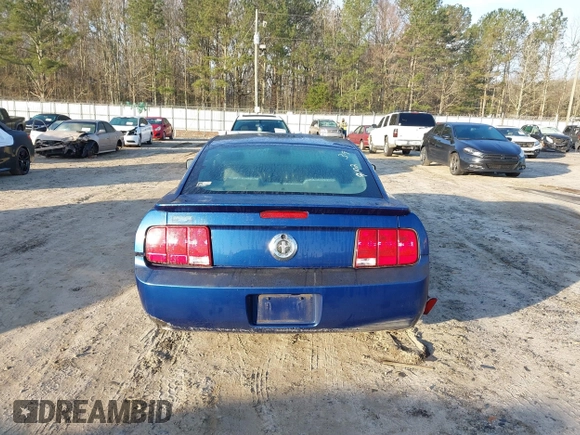 2008 Ford Mustang Deluxe z VIN 1ZVHT80N085129002, wystawiony jako IAAI lot #41796077 z przebiegiem 148 589 mil mil oraz . Historia ofert i sprzedaży dostępna na DreamBid. Obrazek 16.