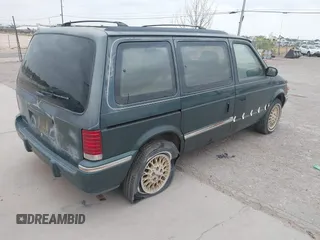 1993 Plymouth Voyager z VIN 2P4GH45R6PR372511, wystawiony jako IAAI lot #42093650 z przebiegiem 81 484 mil mil oraz . Historia ofert i sprzedaży dostępna na DreamBid. Obrazek 4.