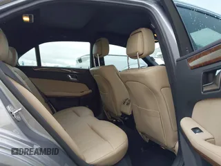 2011 Mercedes-Benz E 350 Luxury z VIN WDDHF8HBXBA338420, wystawiony jako IAAI lot #42155045 z przebiegiem 196 075 mil mil oraz . Historia ofert i sprzedaży dostępna na DreamBid. Obrazek 8.