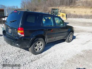2005 Ford Escape Limited with VIN 1FMCU04155KE23314, listed as a IAAI auction lot 41685671 with 265,731 mi miles. Bid and sale history available at carsss.com. Image 4.