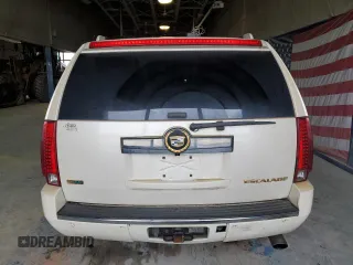 2011 Cadillac Escalade ESV Premium z VIN 1GYS4JEF0BR113052, wystawiony jako Copart lot #88556445 z przebiegiem 228 919 mil mil oraz Szkoda całkowita • Salvage title. Historia ofert i sprzedaży dostępna na DreamBid. Obrazek 6.