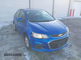 2019 Chevrolet Sonic LT z VIN 1G1JD5SB5K4144474, wystawiony jako IAAI lot #38521201 z przebiegiem 53 611 mil mil oraz . Historia ofert i sprzedaży dostępna na DreamBid. Obrazek 1.
