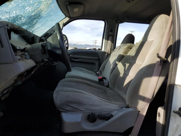 2001 Ford F-350 XL with VIN 1FTSW30S21ED10763, listed as a Copart auction lot 42611925 with 208,484 mi miles and Salvage Title. Bid and sale history available at DreamBid. Image 7.