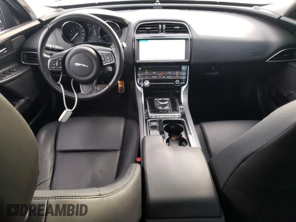 2019 Jaguar XE 25t z VIN SAJAR4FX6KCP52410, wystawiony jako Copart lot #82199484 z przebiegiem 89 027 mil mil oraz Szkoda całkowita • Salvage title. Historia ofert i sprzedaży dostępna na DreamBid. Obrazek 8.