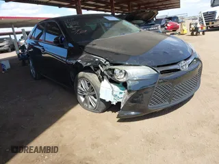 2015 Toyota Camry XLE z VIN 4T1BF1FK1FU074384, wystawiony jako IAAI lot #42078227 z przebiegiem 98 409 mil mil oraz . Historia ofert i sprzedaży dostępna na DreamBid. Obrazek 1.