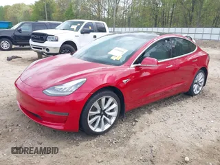 2019 Tesla Model 3 Mid Range z VIN 5YJ3E1EA7KF445040, wystawiony jako IAAI lot #41954956 z przebiegiem 68 004 mil mil oraz . Historia ofert i sprzedaży dostępna na DreamBid. Obrazek 2.
