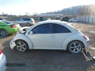 2008 Volkswagen New Beetle Coupe Triple White with VIN 3VWFW31C88M515319, listed as a IAAI auction lot 41564418 with 150,486 mi miles. Bid and sale history available at carsss.com. Image 14.