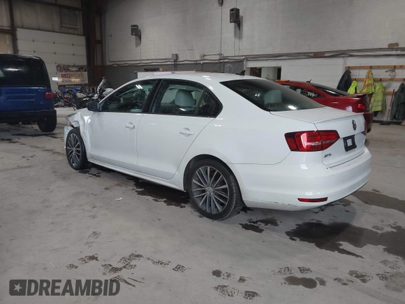 2015 Volkswagen Jetta SE z VIN 3VWD17AJ2FM427343, wystawiony jako IAAI lot #42520443 z przebiegiem 60 409 mil mil oraz . Historia ofert i sprzedaży dostępna na DreamBid. Obrazek 3.