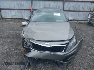 2013 Kia Optima EX z VIN 5XXGN4A78DG196728, wystawiony jako IAAI lot #42242303 z przebiegiem 164 448 mil mil oraz . Historia ofert i sprzedaży dostępna na DreamBid. Obrazek 11.